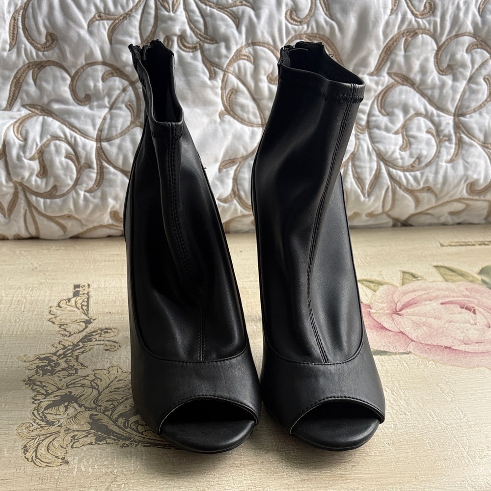 Anne Michelle Elegant Black Open-Toe Heeled Boots